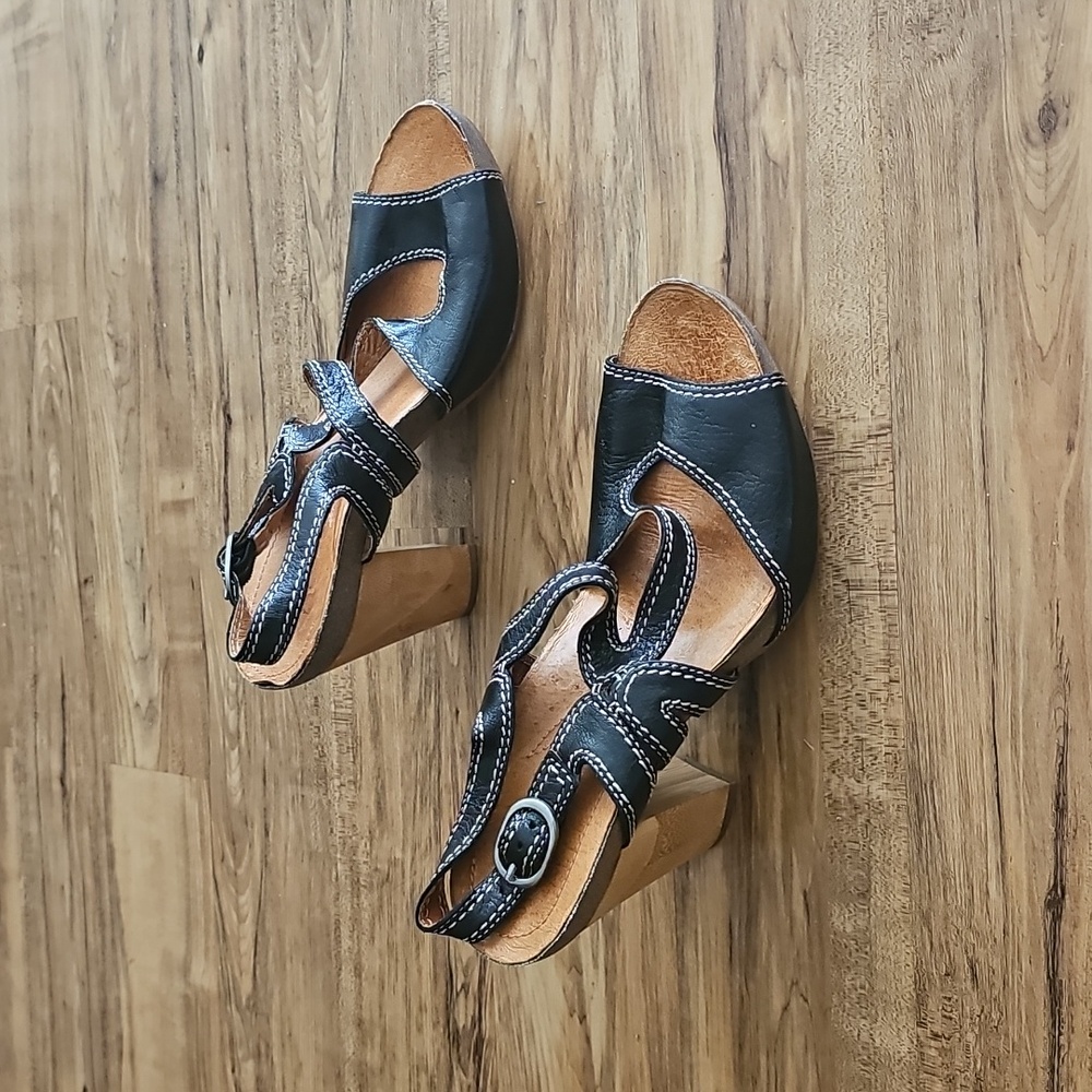 NAYA Black Leather Women's Sandals